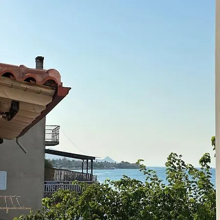 Apartment A Modern By The Sea Xylokastro